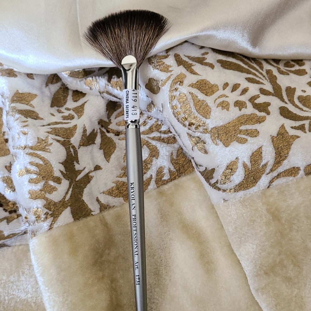 Cinema Secrets Fan Brush #1731